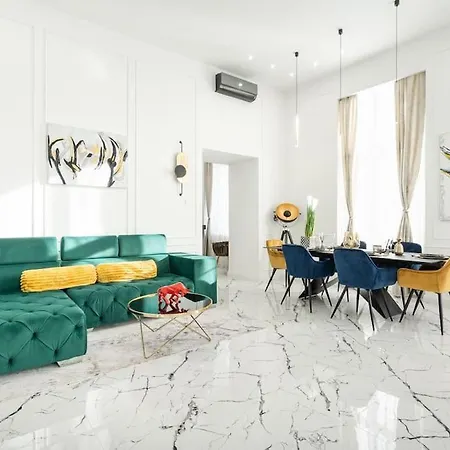 High-end 2-bedroom In The Center With Balcony Lejlighed