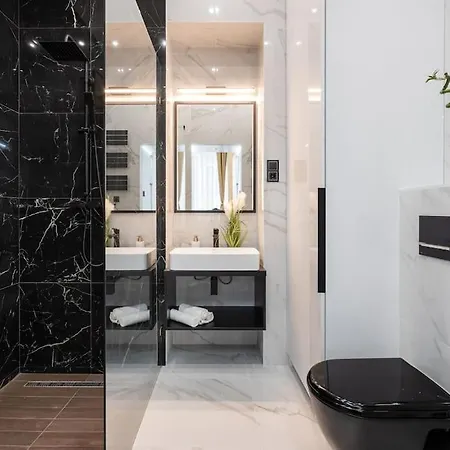 Lejlighed High-end 2-bedroom In The Center With Balcony