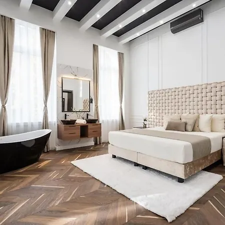 High-end 2-bedroom In The Center With Balcony