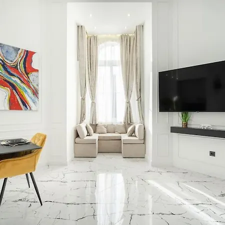 High-end 2-bedroom In The Center With Balcony Lejlighed Budapest