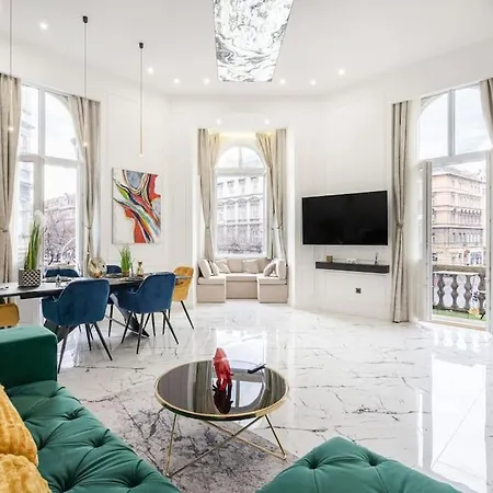 Lejlighed High-end 2-bedroom In The Center With Balcony *