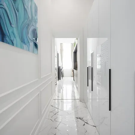 Lejlighed High-end 2-bedroom In The Center With Balcony