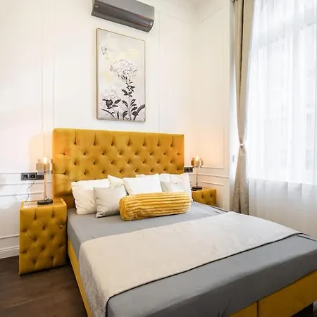 High-end 2-bedroom In The Center With Balcony Budapest