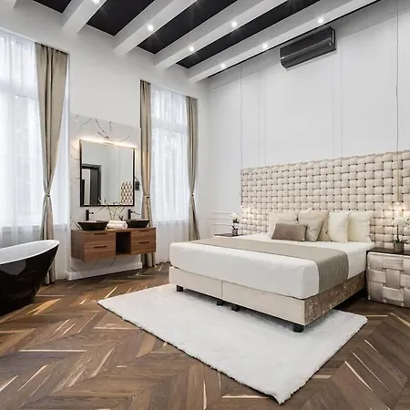 High-end 2-bedroom In The Center With Balcony Budapest