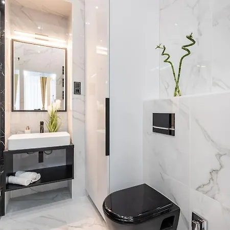 Apartment High-end 2-bedroom In The Center With Balcony