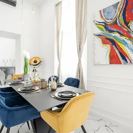 High-end 2-bedroom In The Center With Balcony Apartment Budapest