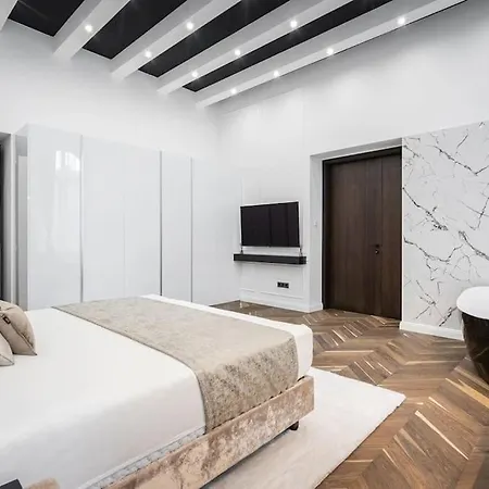High-end 2-bedroom In The Center With Balcony * Budapest