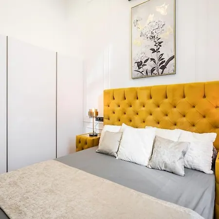 Apartment High-end 2-bedroom In The Center With Balcony Budapest
