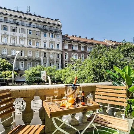 High-end 2-bedroom In The Center With Balcony *