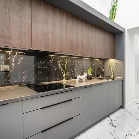 High-end 2-bedroom In The Center With Balcony Budapest