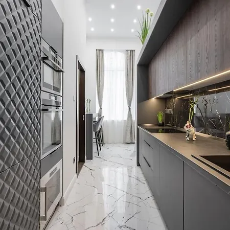 Apartment High-end 2-bedroom In The Center With Balcony Budapest